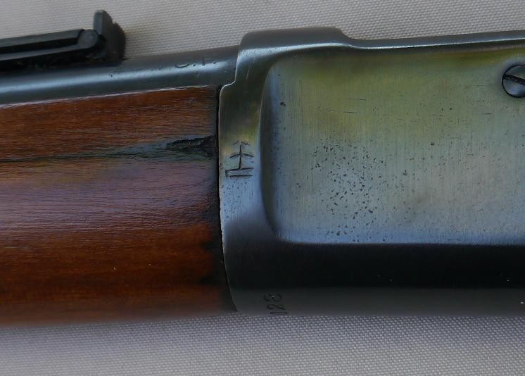 00025_Belle-CARABINE-WINCHESTER-1892-cal-44-40-canon-court-bois-sculpte--1.JPG