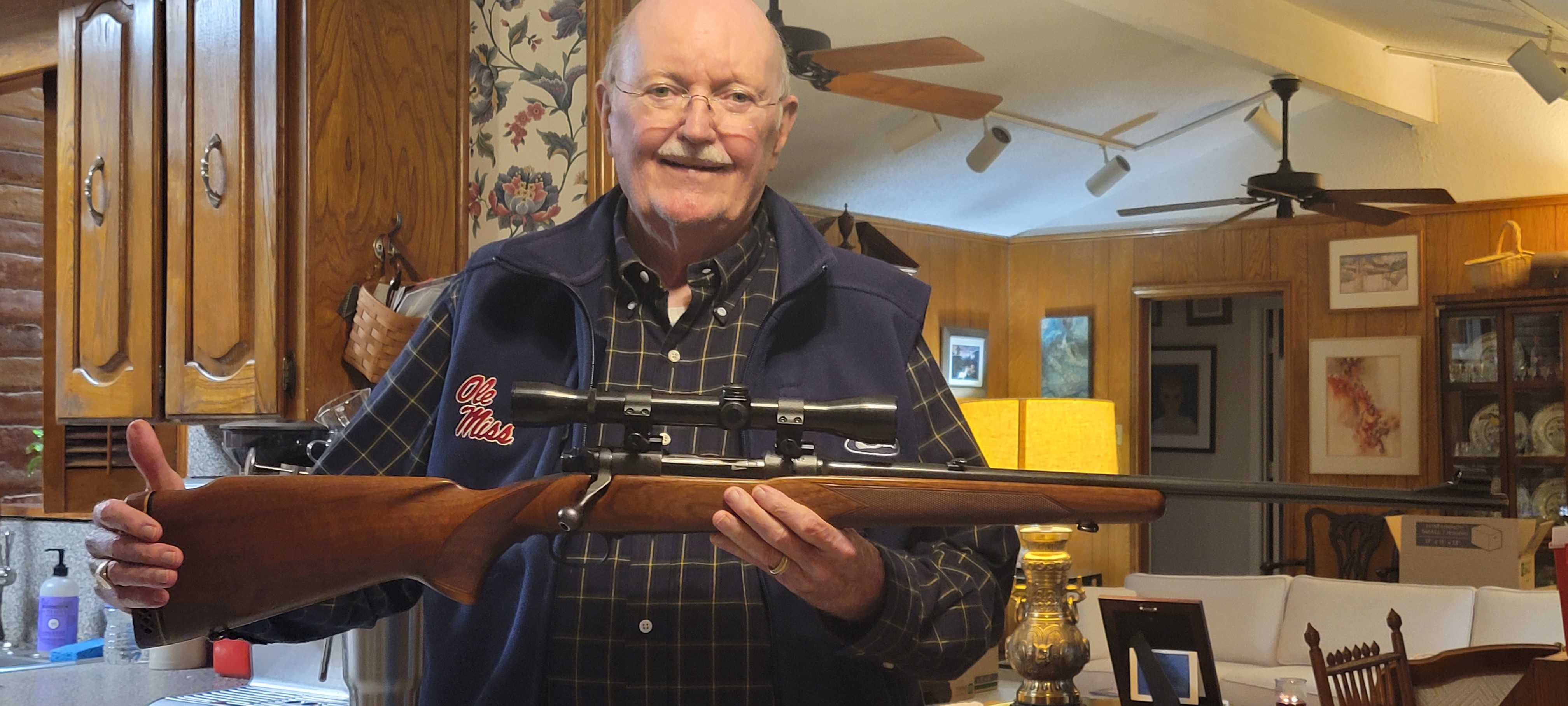friend-Waite-displays-his-Featherweight-Copy.jpg friend-Waite-displays-his-Featherweight-Copy.jpg
