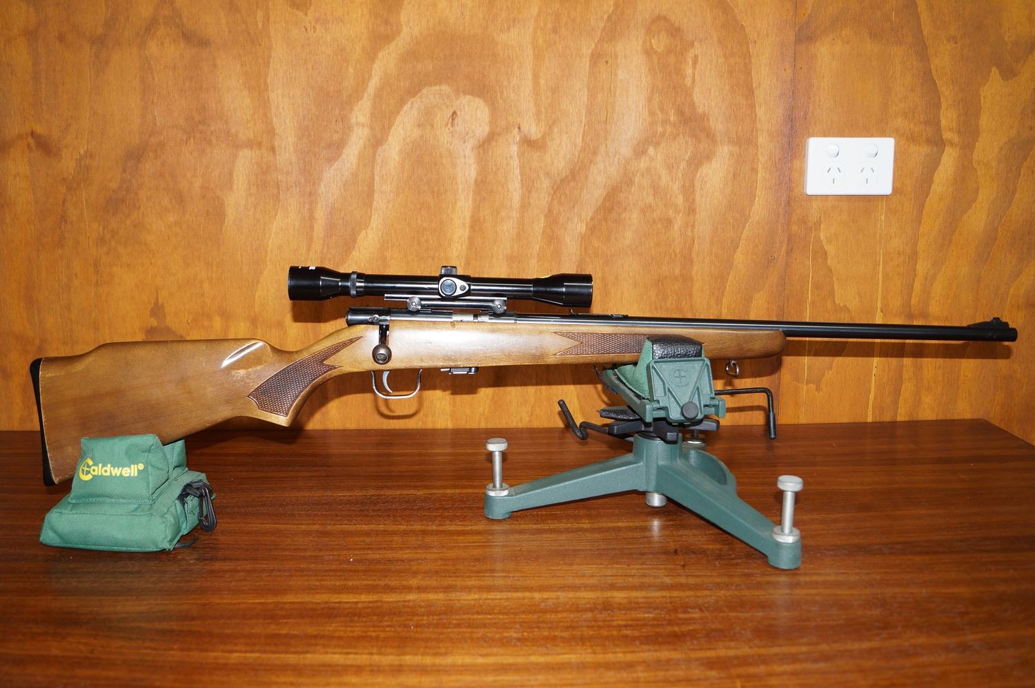 Winchester-320.jpg Winchester-320.jpg